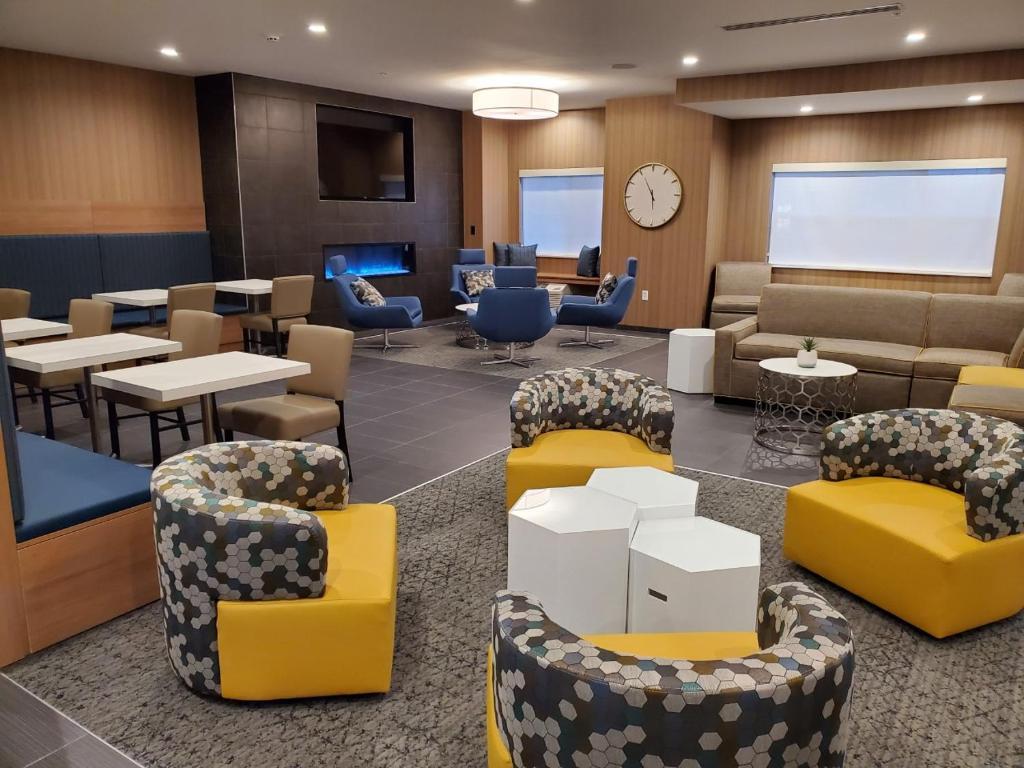 Microtel Inn & Suites By Wyndham Farmington Экстерьер фото