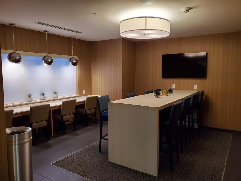 Microtel Inn & Suites By Wyndham Farmington Экстерьер фото